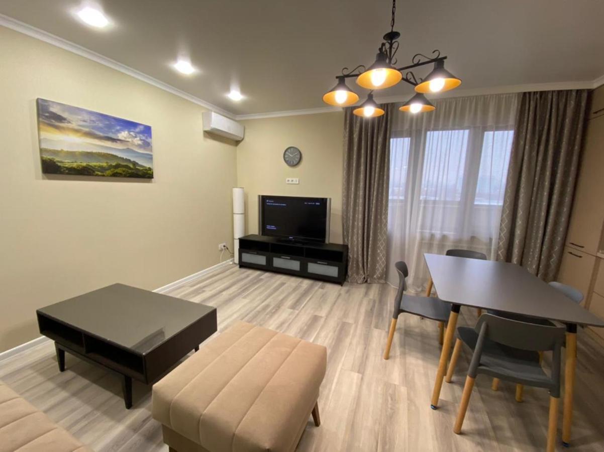 Vip Apartment Mountain View Alma-Ata Buitenkant foto